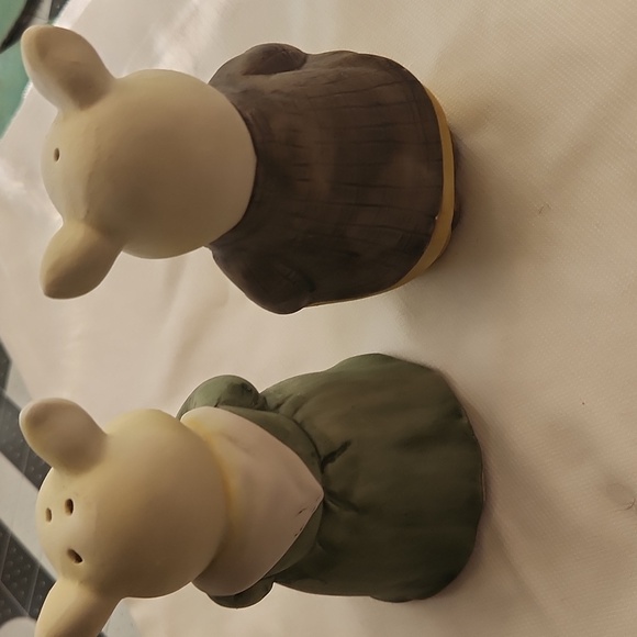 Vintage 1988 Mr. & And Mrs. Pig salt and pepper shakers - Picture 2 of 2